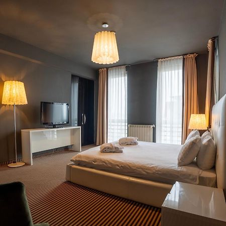 Alex&George Boutique Hotel Cluj-Napoca Buitenkant foto