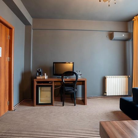 Alex&George Boutique Hotel Cluj-Napoca Buitenkant foto