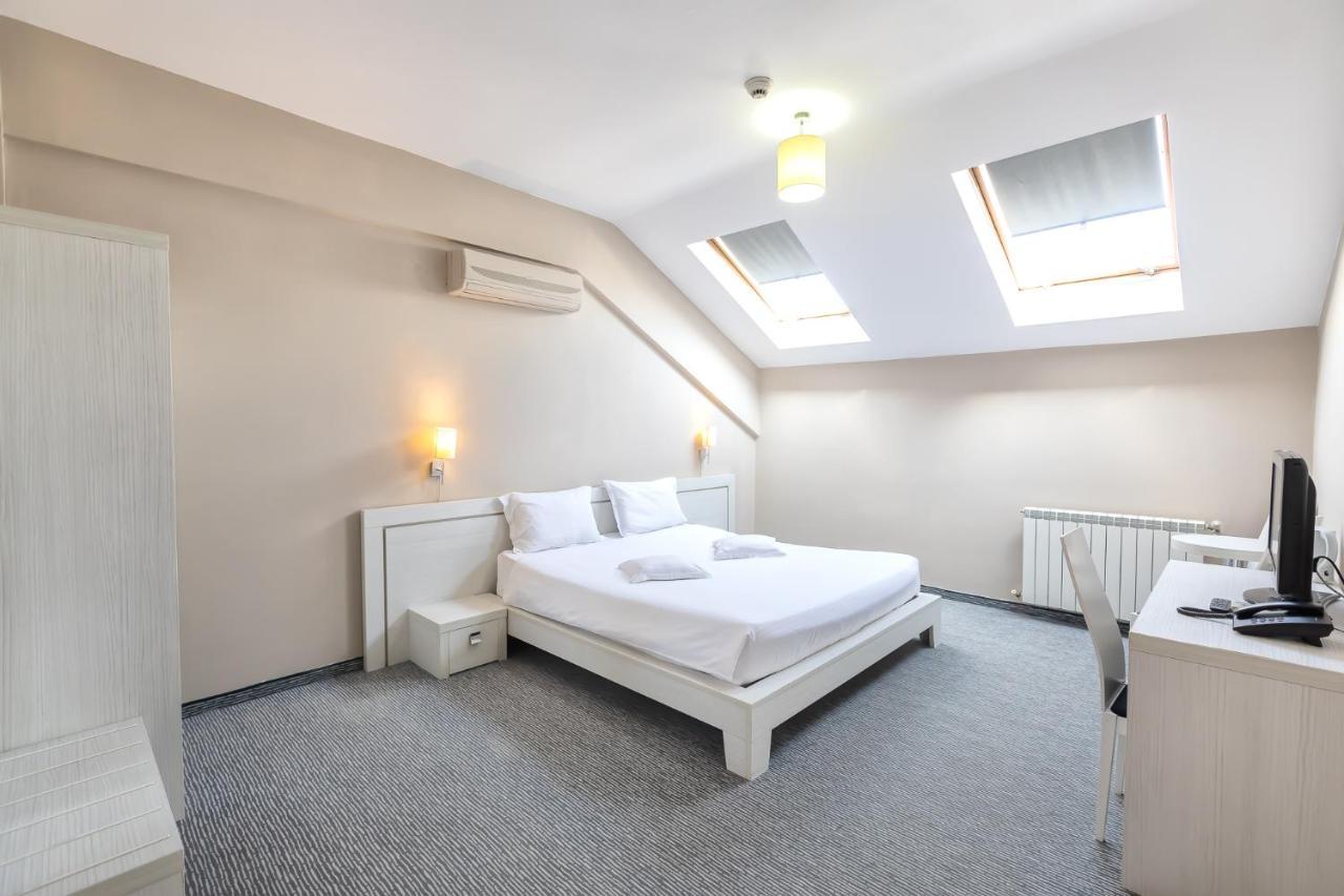 Alex&George Boutique Hotel Cluj-Napoca Buitenkant foto