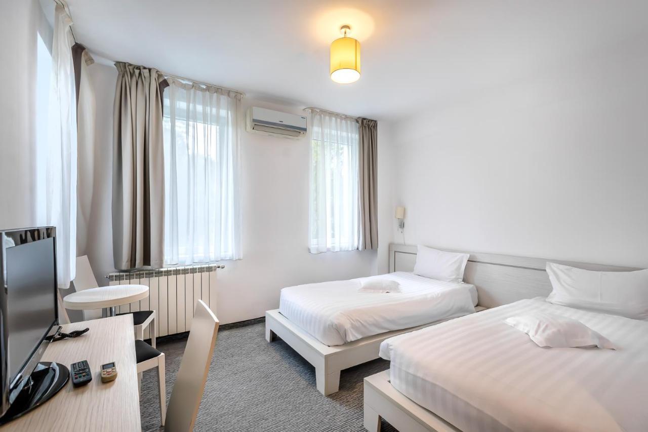 Alex&George Boutique Hotel Cluj-Napoca Buitenkant foto