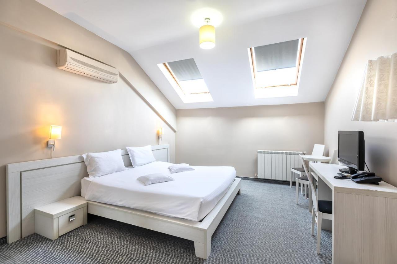 Alex&George Boutique Hotel Cluj-Napoca Buitenkant foto