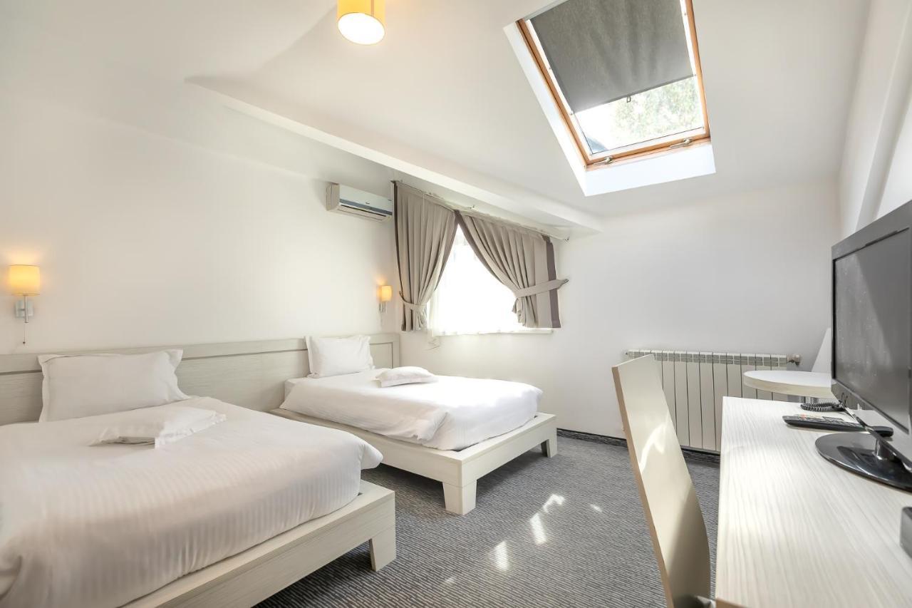 Alex&George Boutique Hotel Cluj-Napoca Buitenkant foto