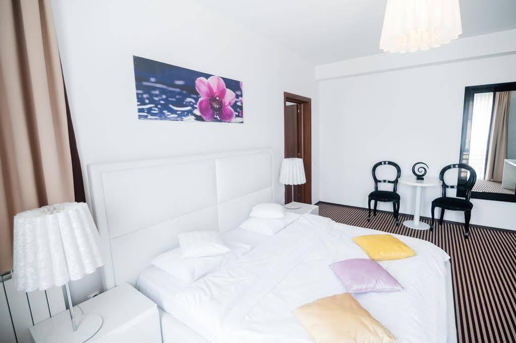 Alex&George Boutique Hotel Cluj-Napoca Buitenkant foto