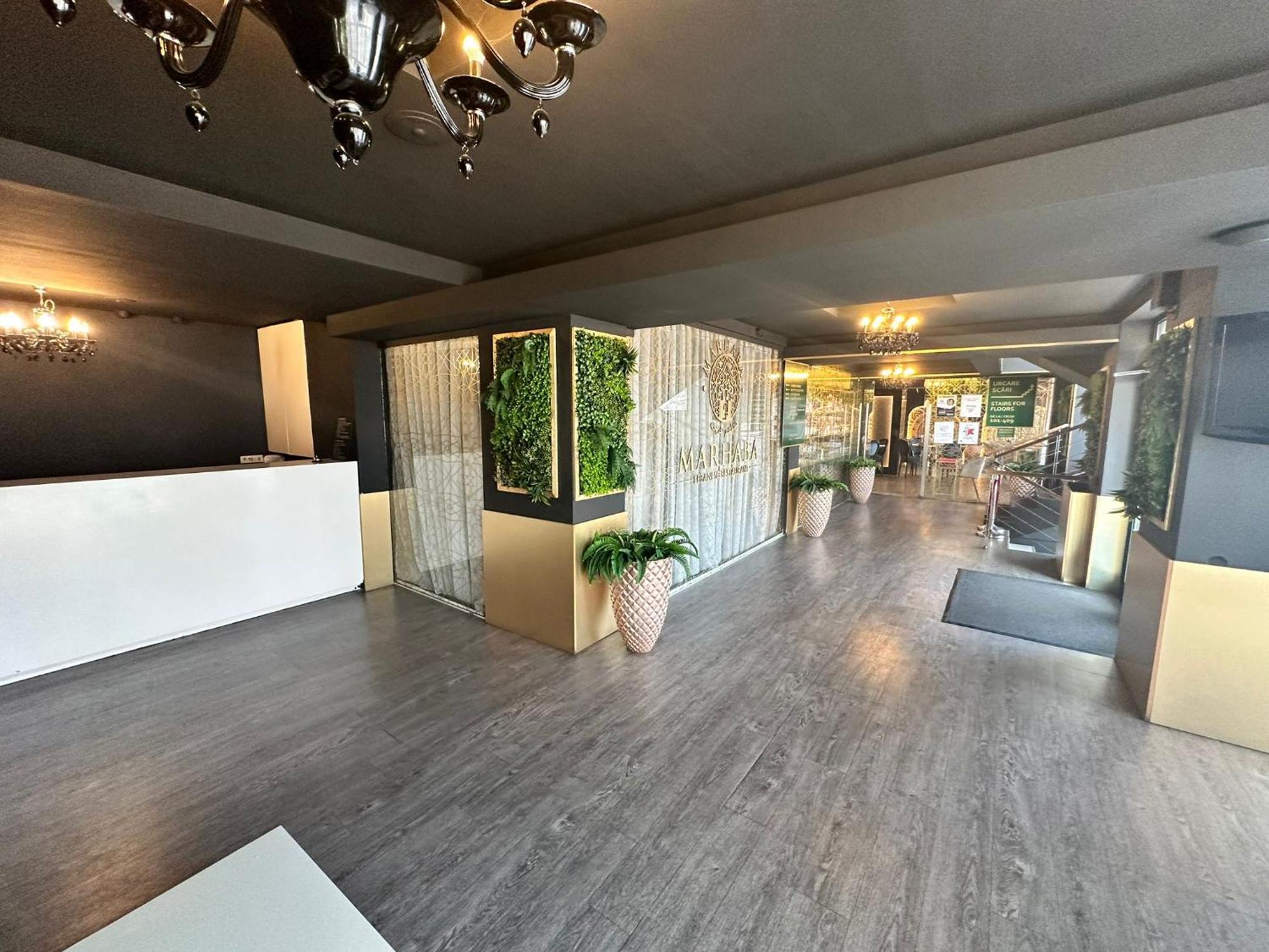 Alex&George Boutique Hotel Cluj-Napoca Buitenkant foto