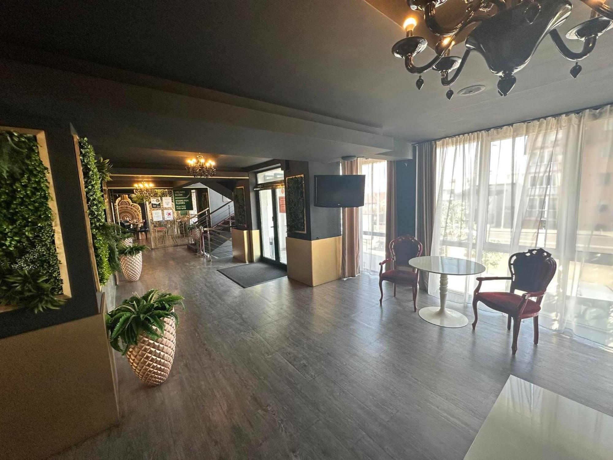 Alex&George Boutique Hotel Cluj-Napoca Buitenkant foto
