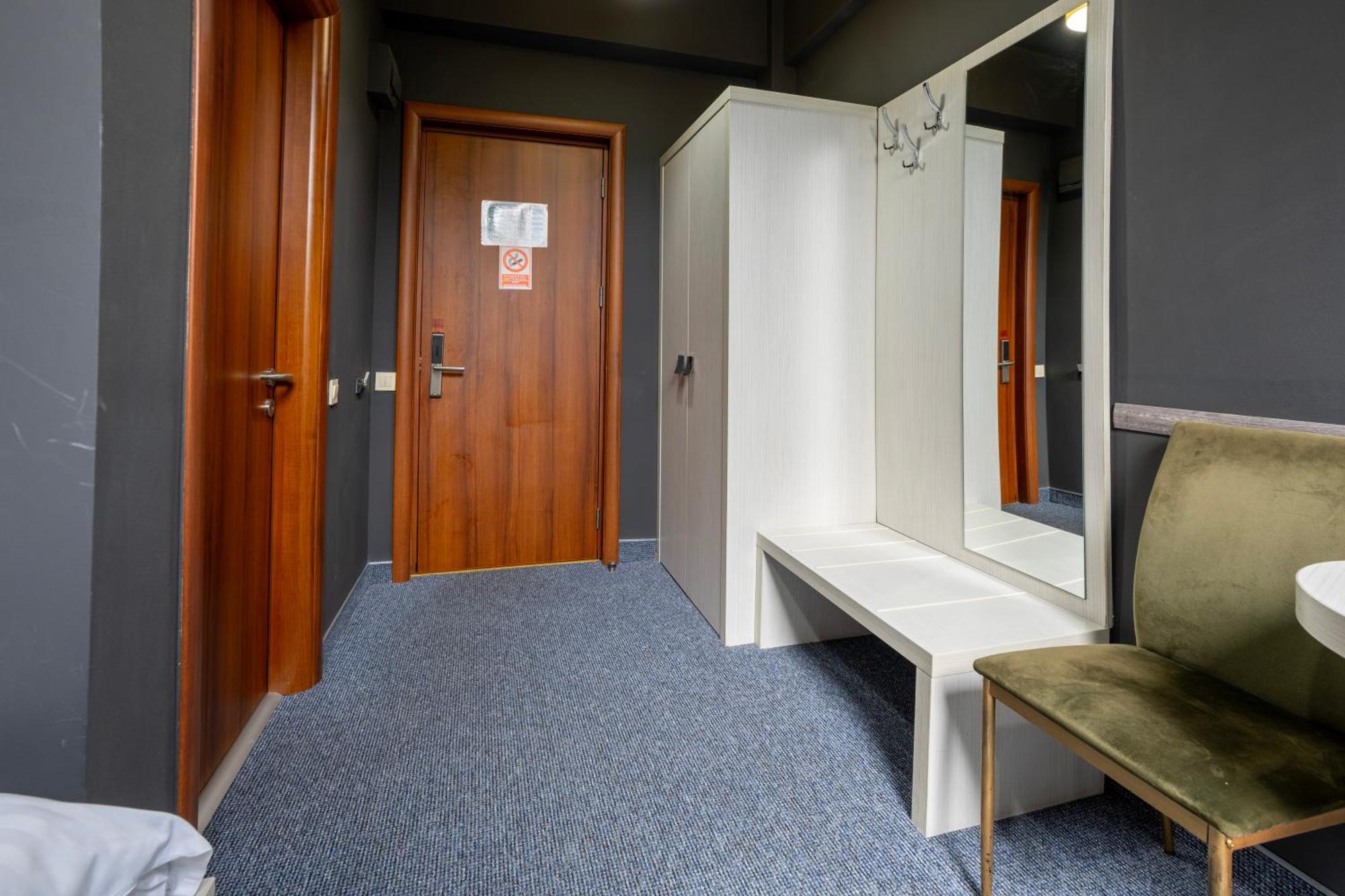 Alex&George Boutique Hotel Cluj-Napoca Buitenkant foto
