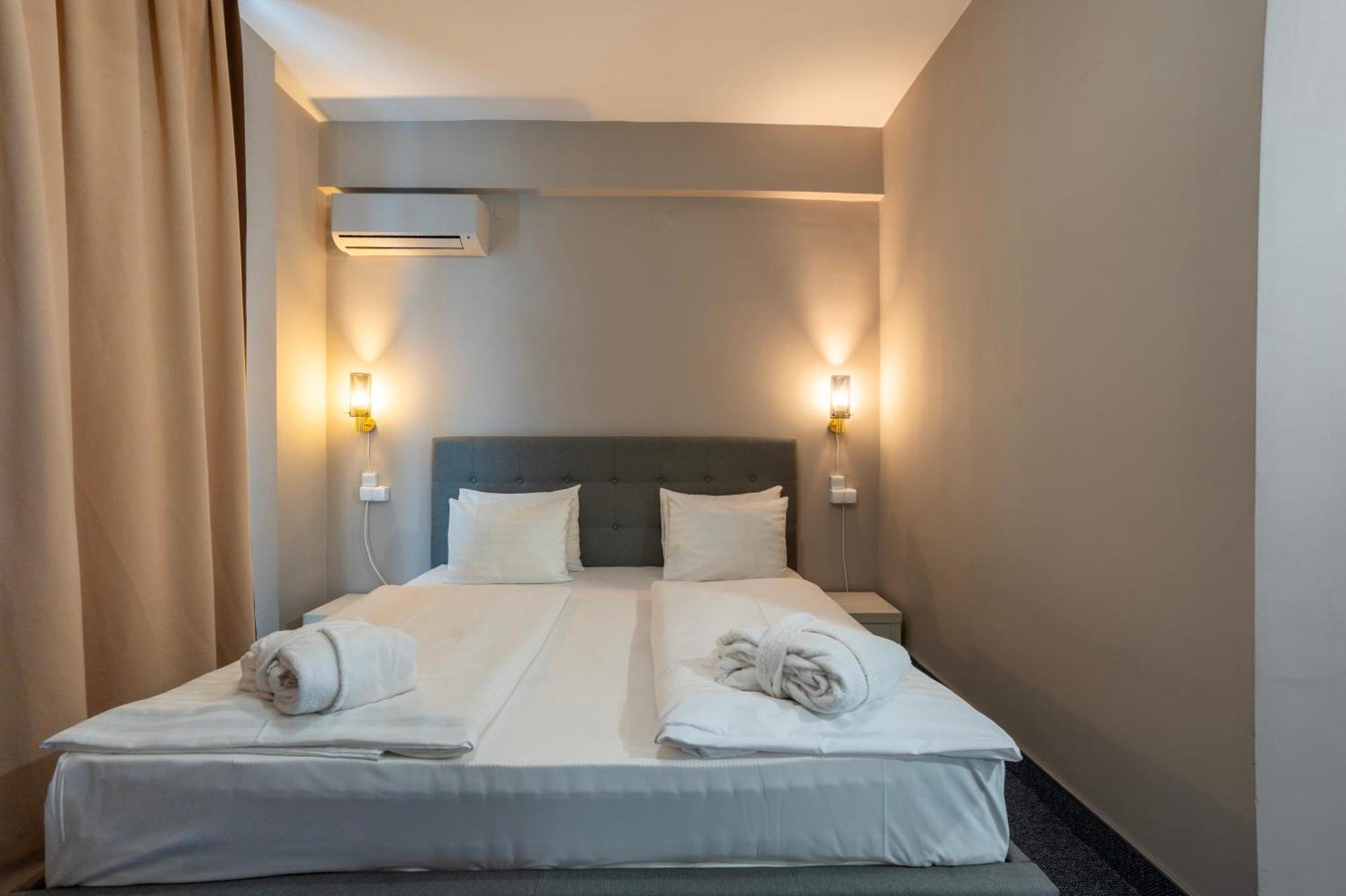 Alex&George Boutique Hotel Cluj-Napoca Buitenkant foto