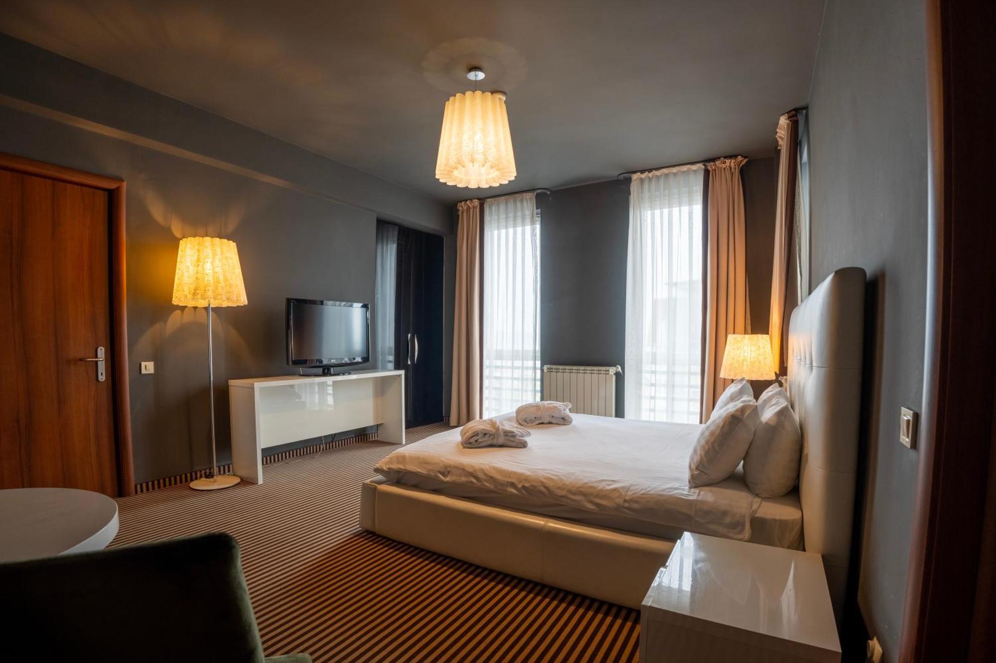 Alex&George Boutique Hotel Cluj-Napoca Buitenkant foto