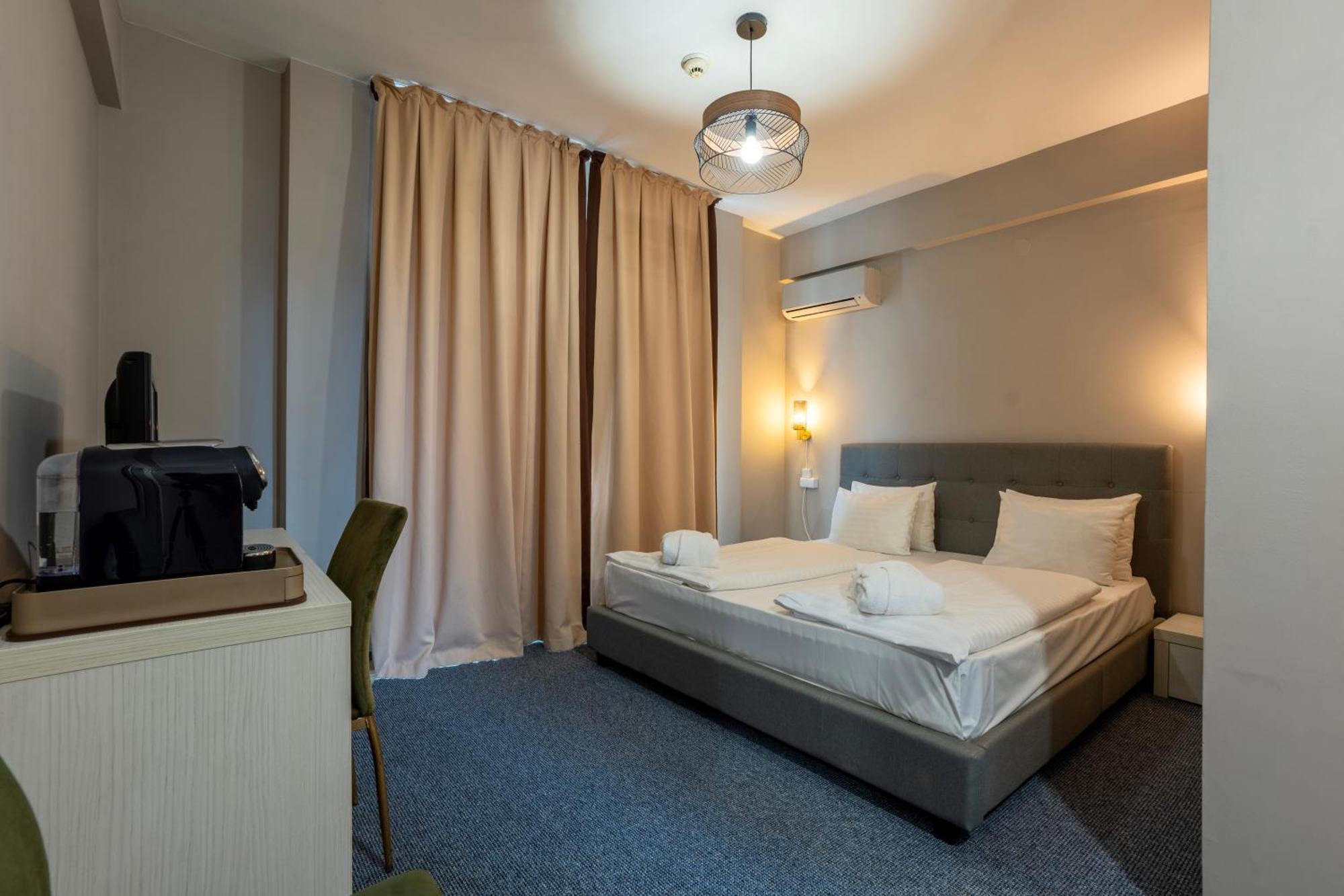 Alex&George Boutique Hotel Cluj-Napoca Buitenkant foto