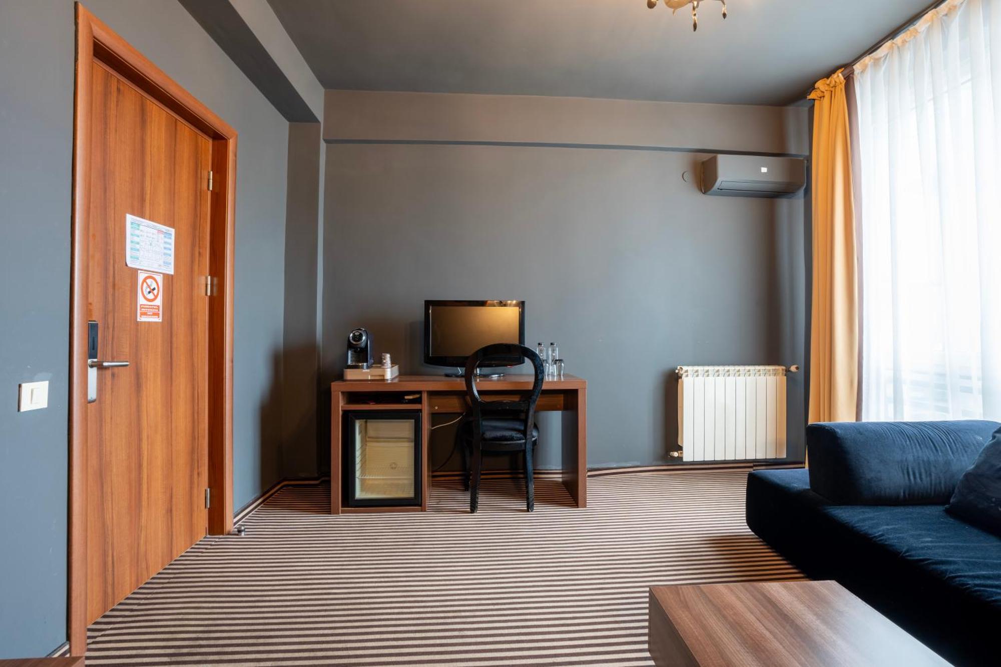 Alex&George Boutique Hotel Cluj-Napoca Buitenkant foto