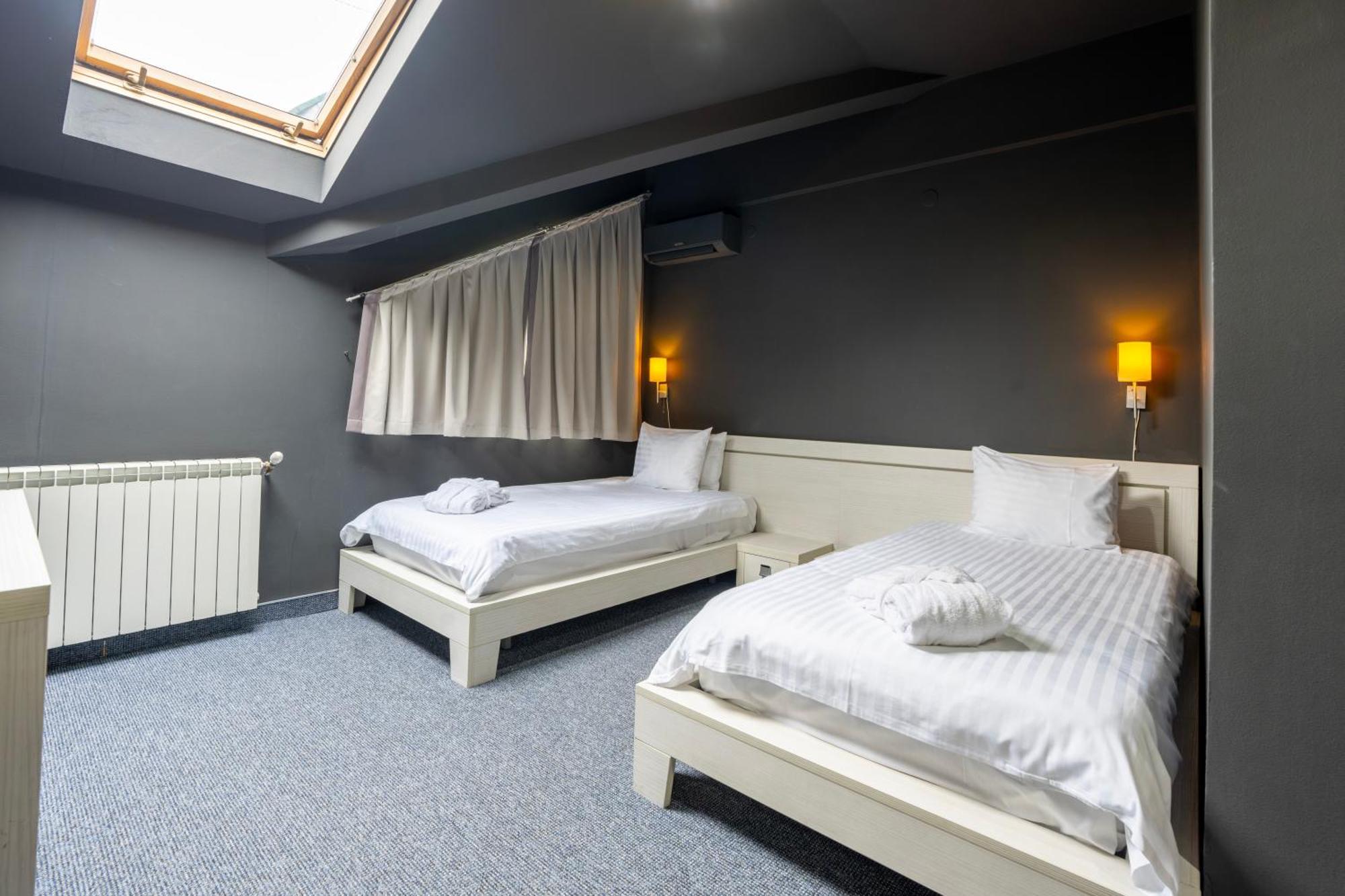 Alex&George Boutique Hotel Cluj-Napoca Buitenkant foto