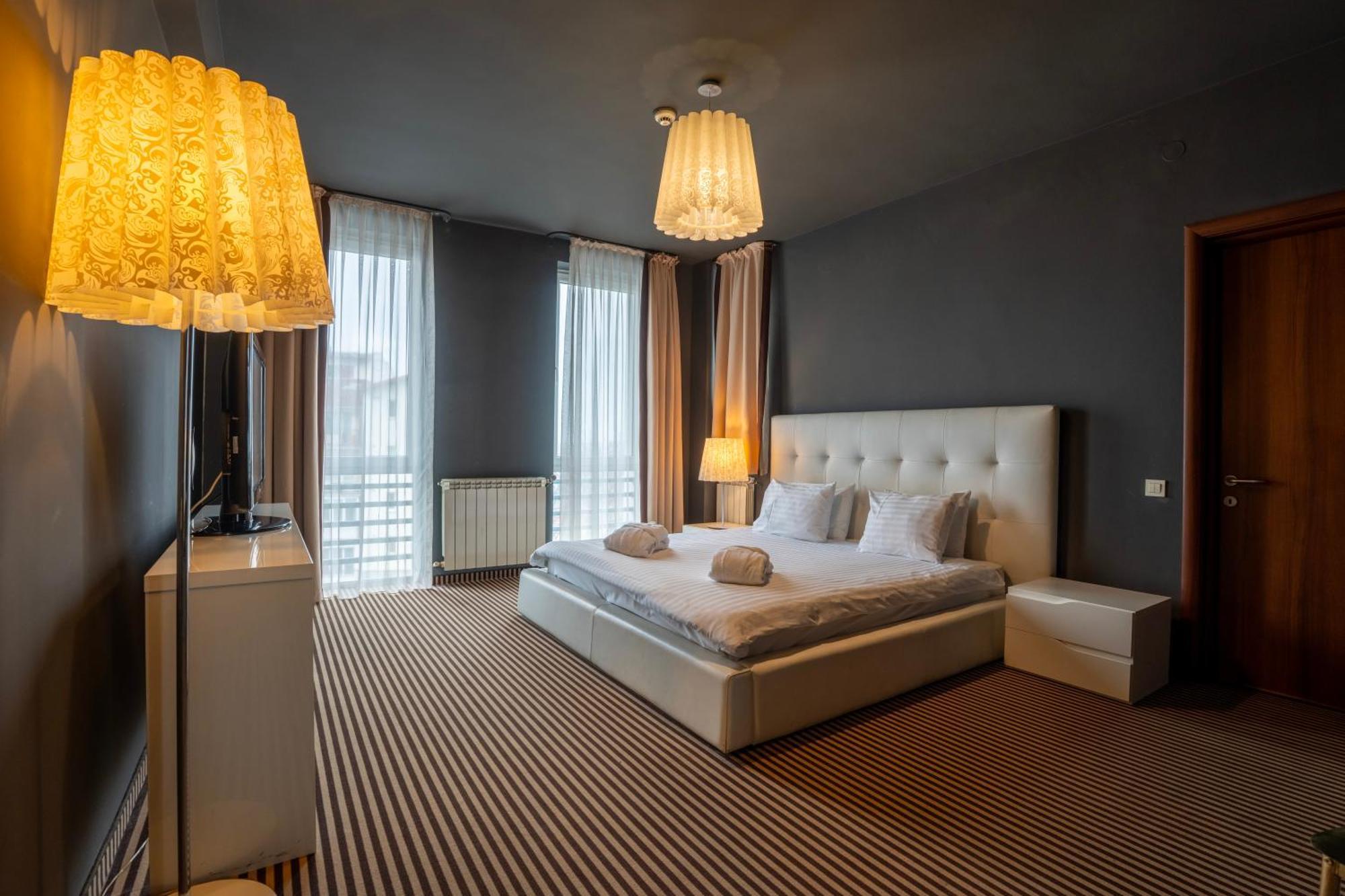 Alex&George Boutique Hotel Cluj-Napoca Buitenkant foto