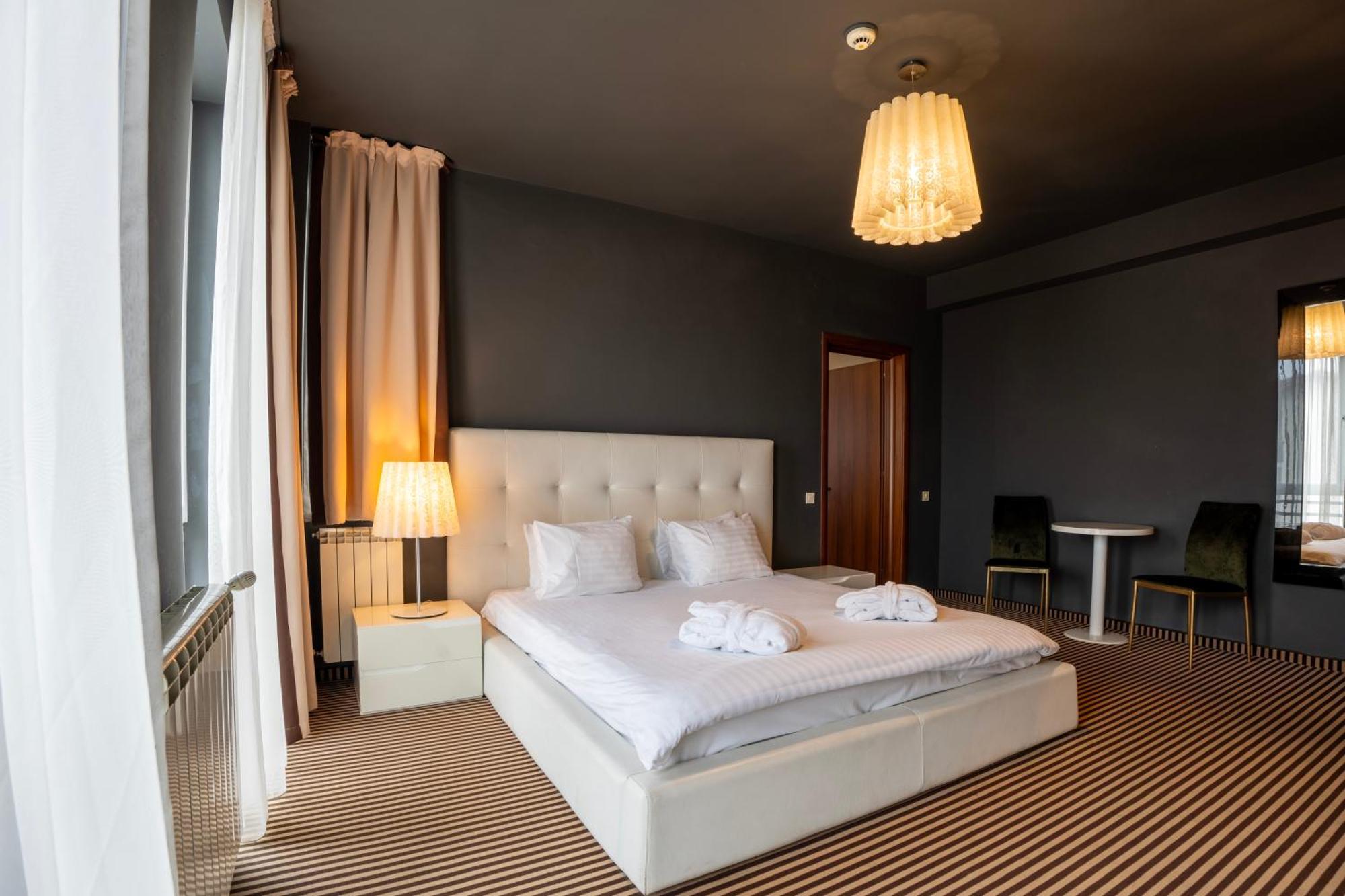 Alex&George Boutique Hotel Cluj-Napoca Buitenkant foto