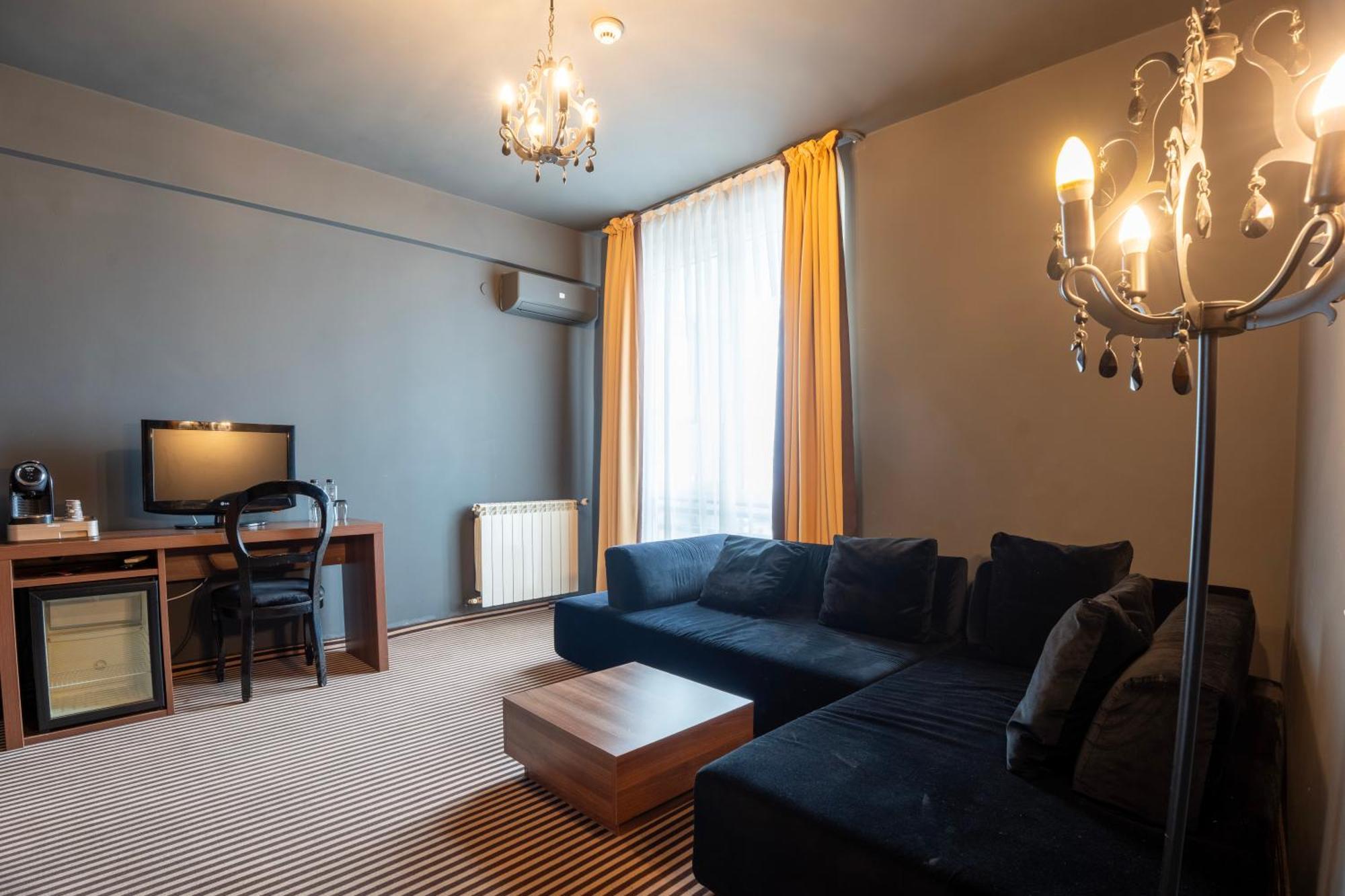 Alex&George Boutique Hotel Cluj-Napoca Buitenkant foto