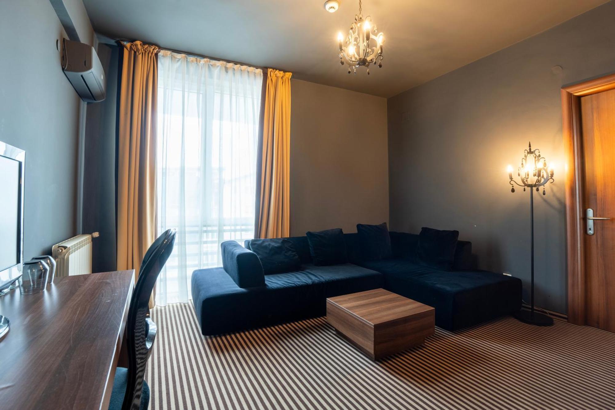 Alex&George Boutique Hotel Cluj-Napoca Buitenkant foto