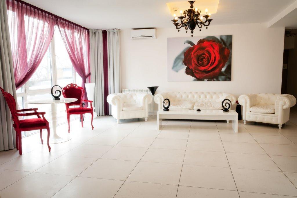 Alex&George Boutique Hotel Cluj-Napoca Buitenkant foto