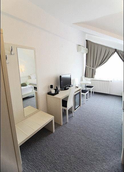 Alex&George Boutique Hotel Cluj-Napoca Buitenkant foto