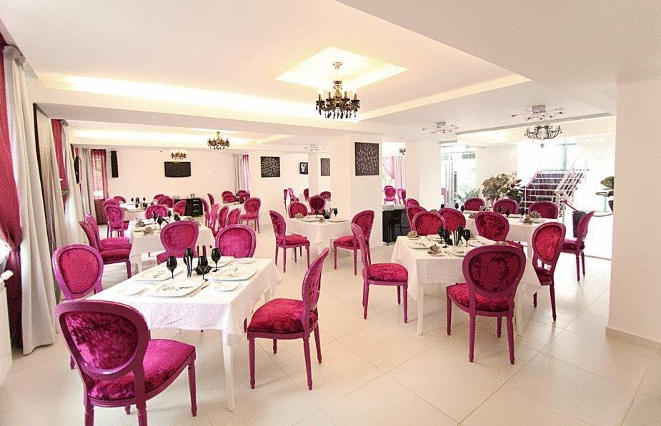 Alex&George Boutique Hotel Cluj-Napoca Buitenkant foto