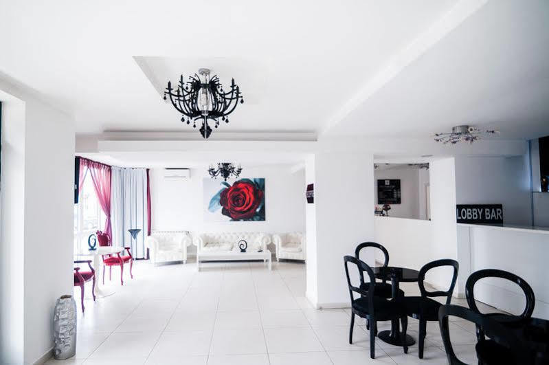 Alex&George Boutique Hotel Cluj-Napoca Buitenkant foto