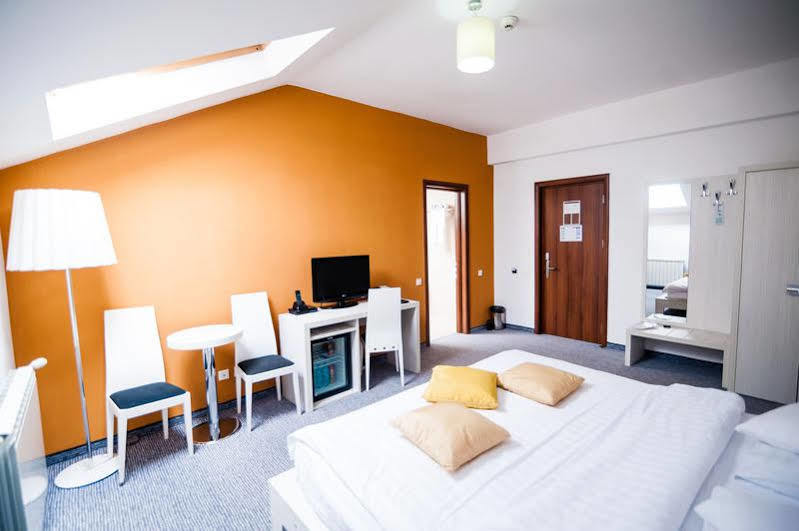 Alex&George Boutique Hotel Cluj-Napoca Buitenkant foto